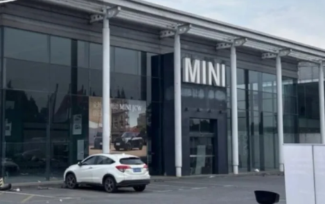 被强制停牌后仍在疯狂售卡!宝马4S店人去楼空:车主充值万元仅用一次