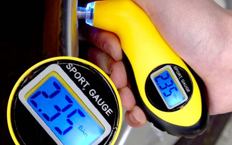 轮胎气压表电子的和机械的哪种好