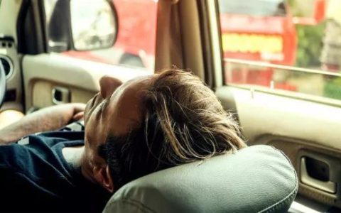 怠速开空调伤车吗费油吗