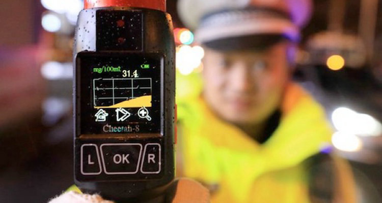 酒精测试仪吹出多少算酒驾