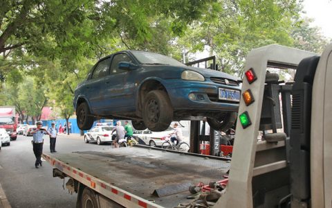 车被拖走了不知道拖哪去了怎么查