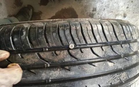 新车轮胎坏了4s店免费换吗