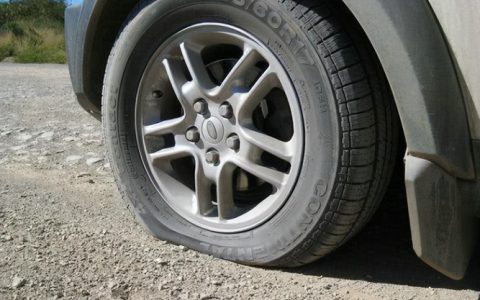 前后轮胎不一样的牌子有影响吗