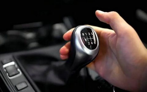 手动挡停车正确方法 手动挡停车怎么停