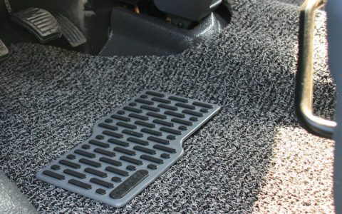 汽车脚垫晒一晒就没甲醛了吗