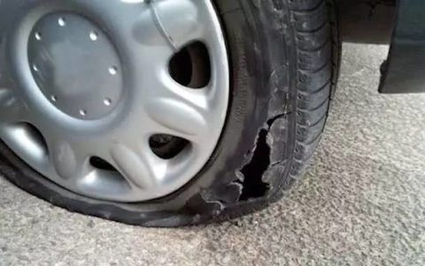 汽车爆胎救援多少钱一次