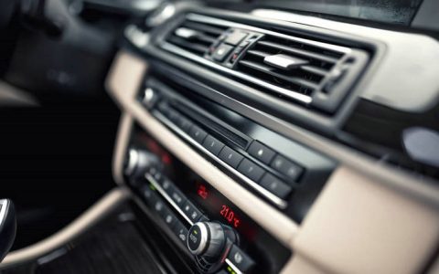 车里不开窗睡觉多久会缺氧