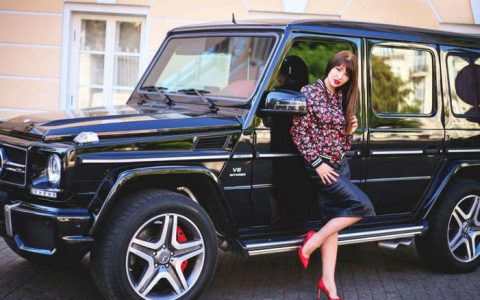 奔驰大G加一箱油要多少钱