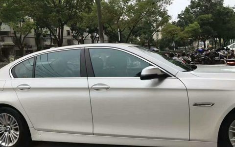 汽车太阳膜怎么撕下来