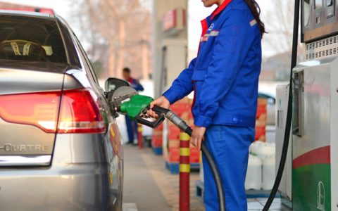 车子加油加满好还是不加满好