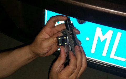 车载摄像头监控安装方法是什么