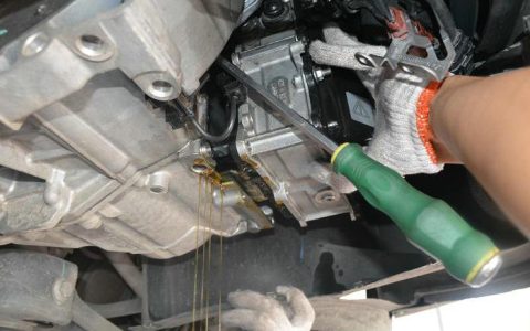 变速箱漏油有什么症状