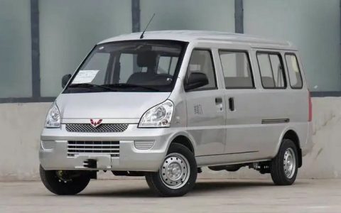 五菱荣光内饰板怎么拆