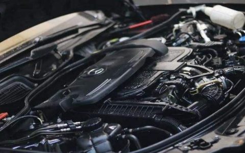 汽车发动机可以用水枪冲洗吗