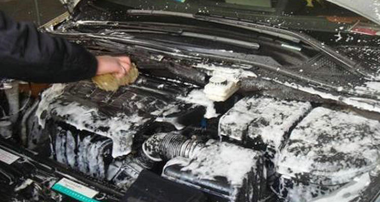 清洗发动机舱怎么清洗