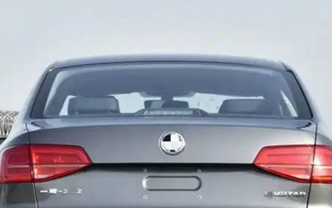 后挡风玻璃膜贴里面还是外面