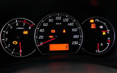 仪表盘模糊用什么办法清理