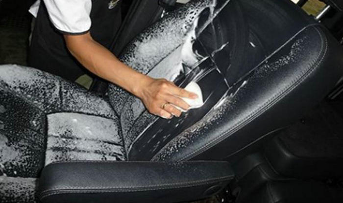 汽车内饰清洗一次大概多少钱