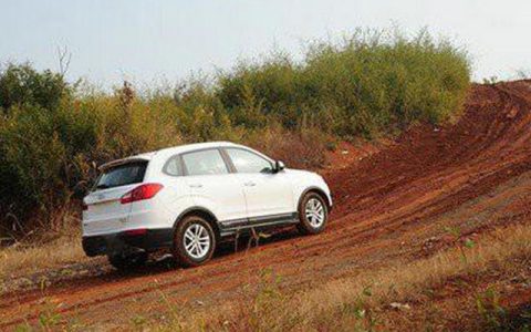 手动挡爬坡用几档最好