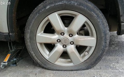 轮胎漏气慢还能开吗