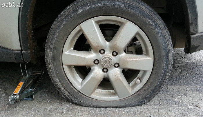 轮胎漏气慢还能开吗