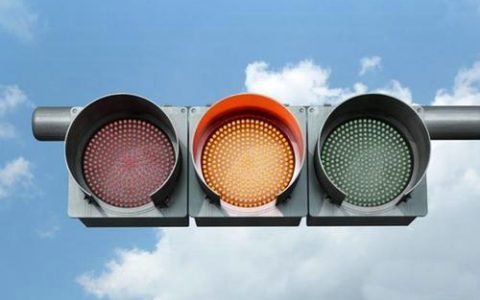 交通信号灯包含哪些灯