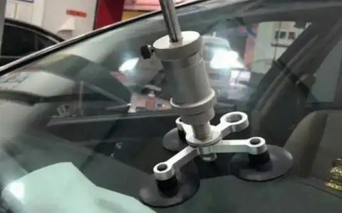 汽车前挡风玻璃有裂痕怎么修复