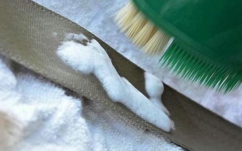 汽车安全带脏了怎么清洗