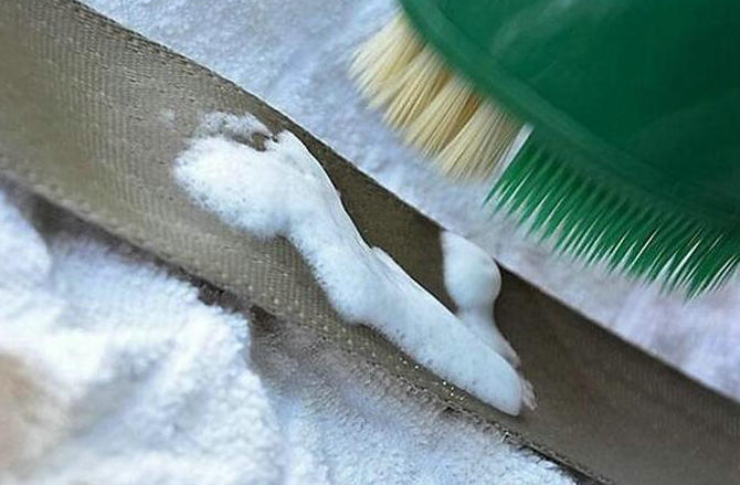 汽车安全带脏了怎么清洗