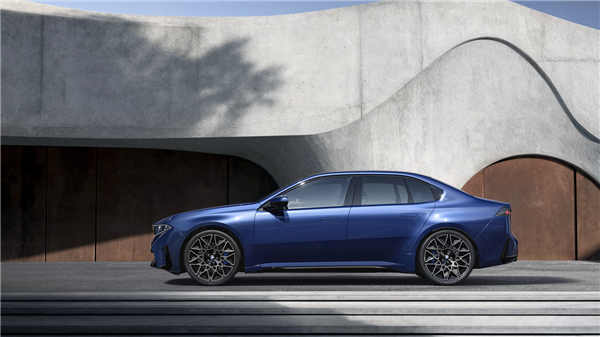 续航可破千公里！宝马新世代i3全球首发：内外焕然一新