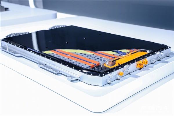 奇瑞发布犀牛电池、迅龙秒充：充电8分钟续航增加500km