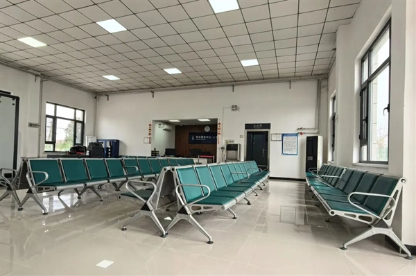 “全国最小火车站”：还没我家大呢！