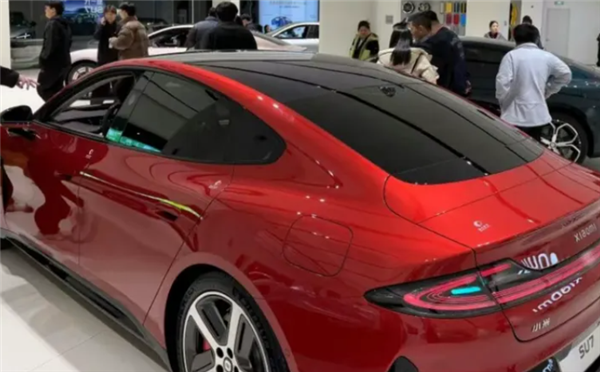 试驾排到下周!新小米SU7上市首日客流爆满:销售称最快4月能交付