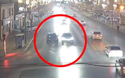 从斗气到撞车仅几十秒！ 内蒙古两司机开斗气车双双被罚