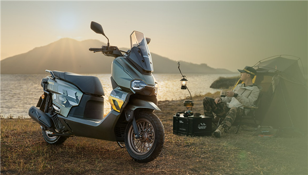 撞脸台铃电动车 五羊本田HRD125水冷踏板预售：1.298万起