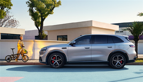 年轻家庭第一辆鸿蒙智行 全新问界M6预售：26.98万起