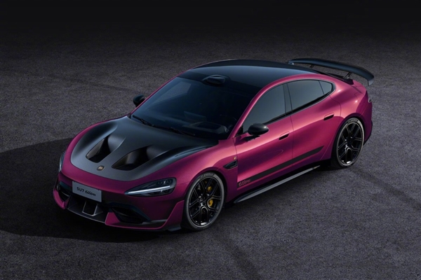 小米SU7 Ultra新增暮光玫瑰车漆、三档可调碳纤维尾翼：选装价1.1万、1.2万