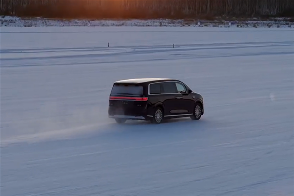 鸿蒙智行首款MPV 智界V9更多信息曝光：配双腔空悬、后轮转向