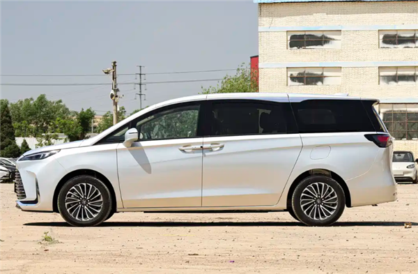 真龙插混加持!别克GL8陆尚DG版上市:售价22.99万元