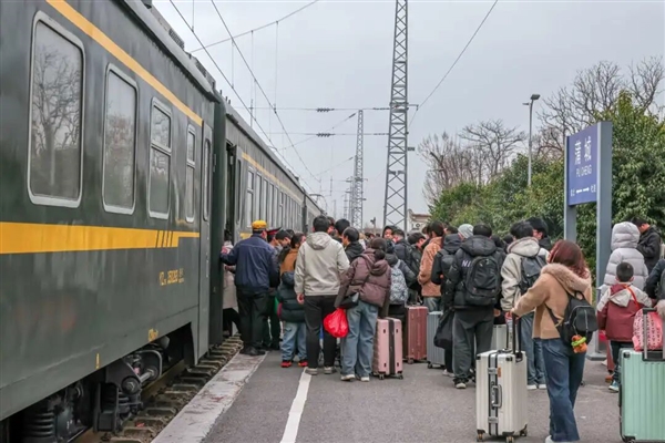 “全国最小火车站”：还没我家大呢！