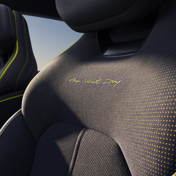 造型忒拉风！领克07 EM-P碳纤维尾翼版上市：限时13.98万起