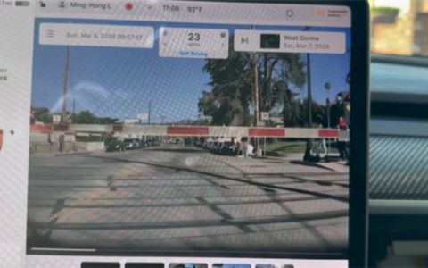 特斯拉FSD 搞不定铁路道口