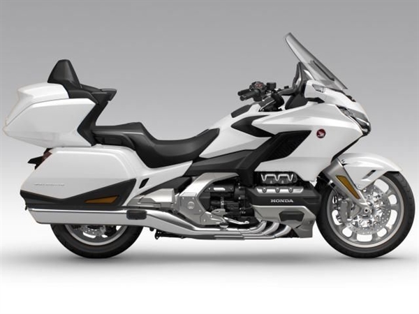 告别肉包铁!雅马哈发布全球首款带安全气囊的量产踏板车Tricity 300