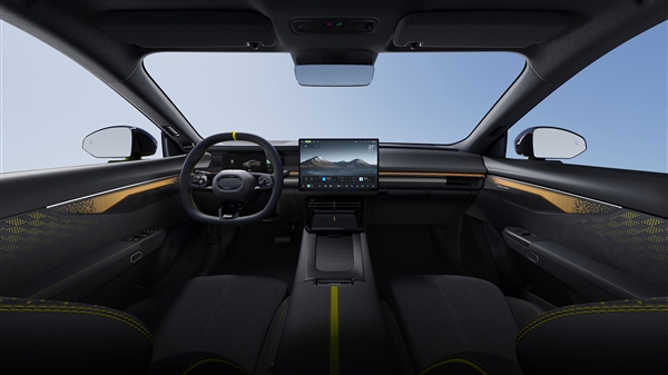 造型忒拉风！领克07 EM-P碳纤维尾翼版上市：限时13.98万起