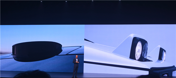 莲花CEO头戴相机讽刺车顶激光雷达 网友：升降摄像头手机咋没了呢