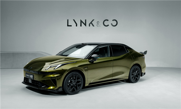 造型忒拉风！领克07 EM-P碳纤维尾翼版上市：限时13.98万起