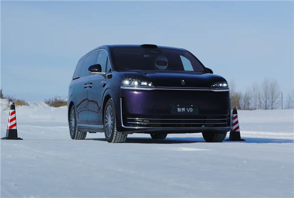 鸿蒙智行首款MPV 智界V9更多信息曝光：配双腔空悬、后轮转向