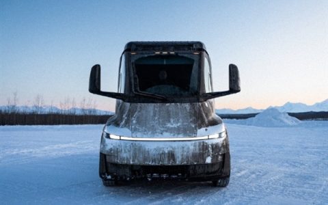 特斯拉半挂卡车官宣阿拉斯加冬测！马斯克：今年将实现大规模量产