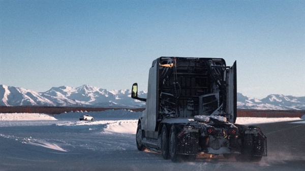 特斯拉半挂卡车官宣阿拉斯加冬测!马斯克:今年将实现大规模量产