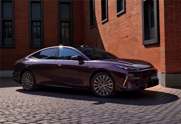 14.28万起!吉利银河星耀8远航家开启预售:综合续航高达1725km